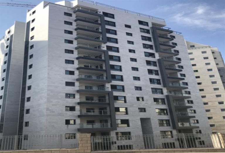 חיפוי אלומיניום 2 מ"מ בניין מגורים ,כפר סבא
