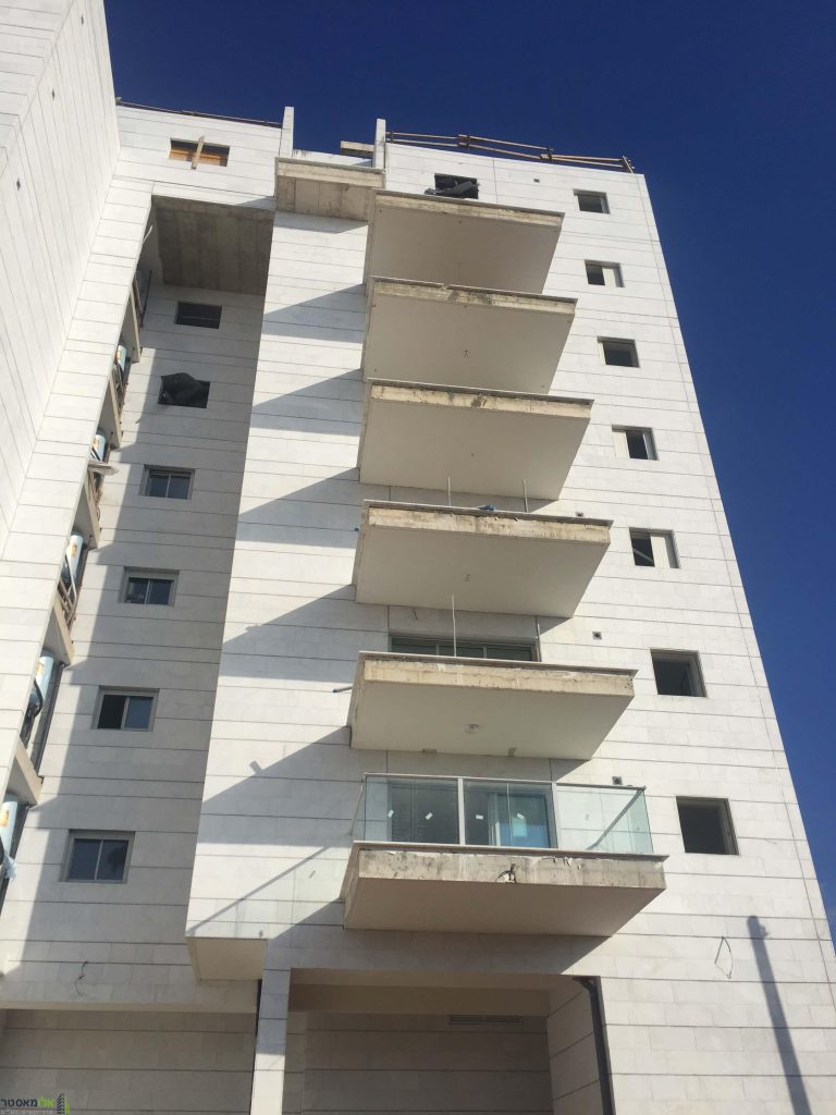 חיפוי אלומיניום 2 מ"מ בניין מגורים ,נס ציונה
