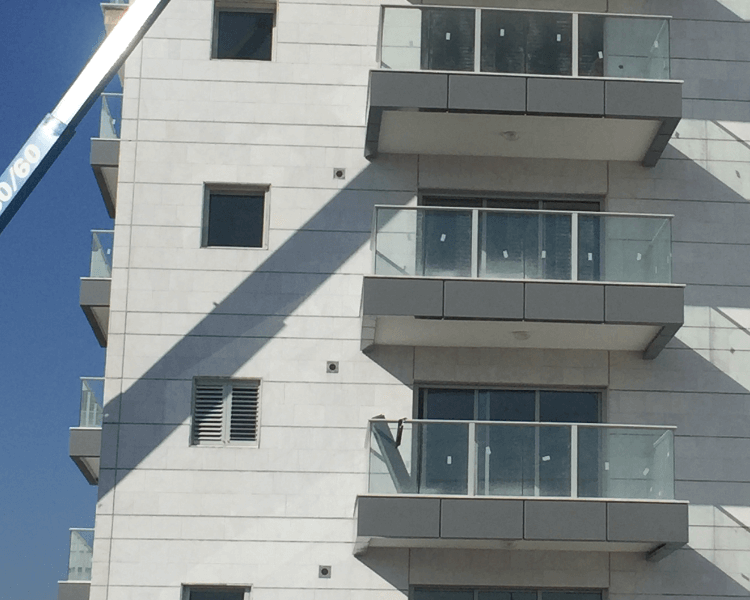 חיפוי אלומיניום 2 מ"מ בניין מגורים ,נס ציונה