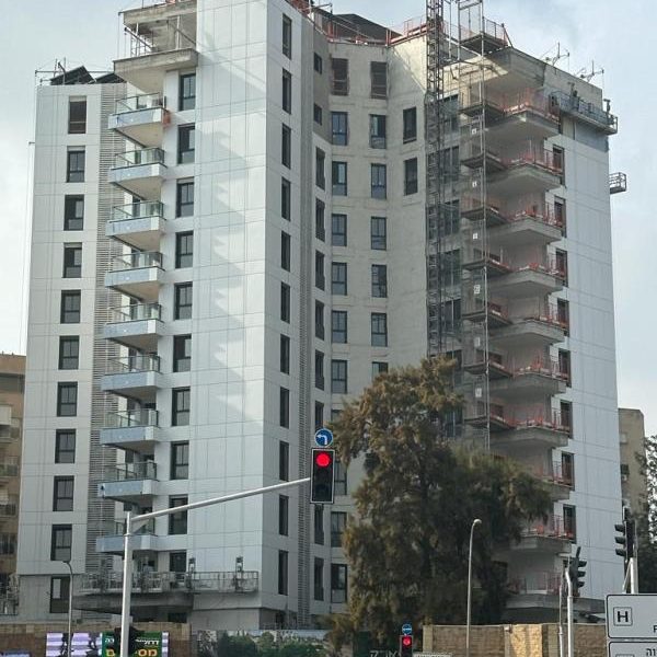 חיפוי אלומיניום 2 מ"מ בניין מגורים ,קריית אונו