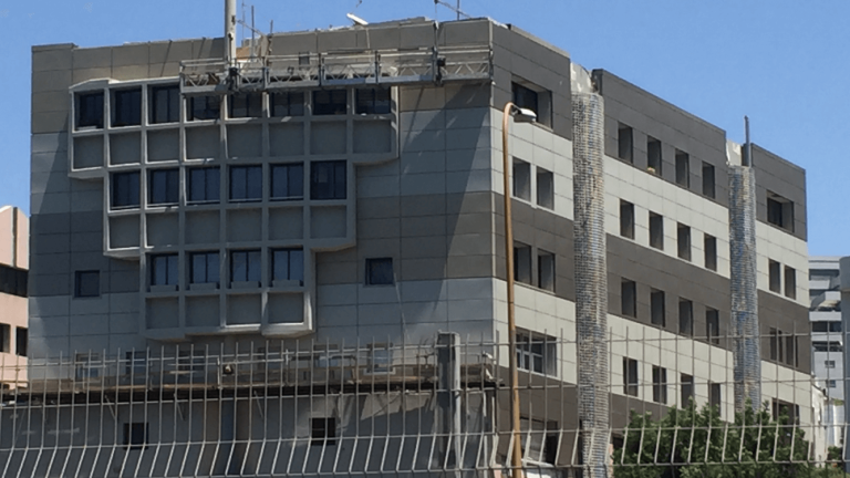 חיפוי אלומיניום 2 מ"מ בניין משרדים ,תל אביב