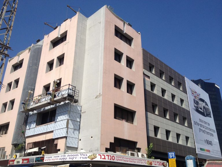 חיפוי אלומיניום 2 מ"מ בניין משרדים ,תל אביב