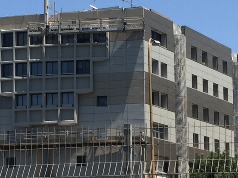 חיפוי אלומיניום 2 מ"מ בניין משרדים ,תל אביב