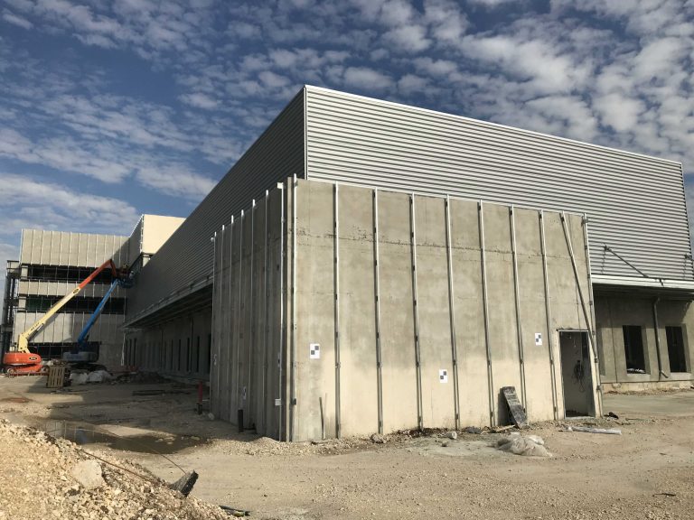 חיפוי אלומיניום 2 מ"מ בניין סוויספורט ,נתב"ג